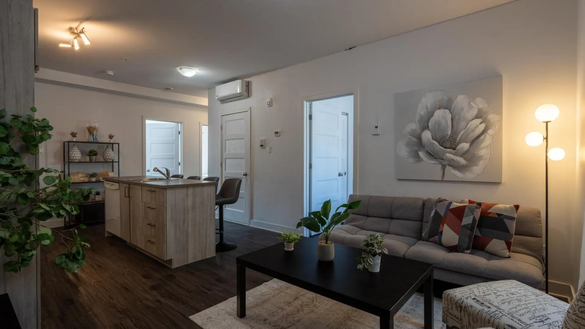 Lägenhet Luxurious 4 Bedroom Suite In Griffintown Montréal